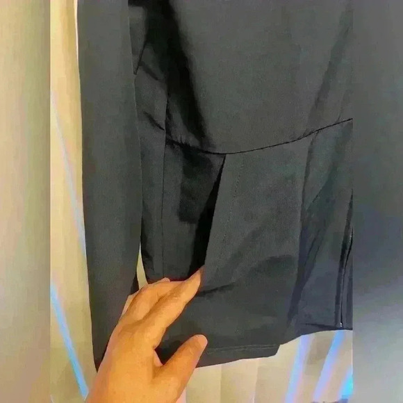 ADIDAS Men's blue Essentials 3-Stripes
Windbreaker. Perfect condition size SMALL - Picture 7 of 13